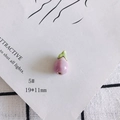 Vue macro d'une perle en céramique aubergine de 19x11 mm pour la création de bijoux DIY - Forme Aubergine (5#)