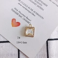 Detalle del colgante cuadrado champán de 18x14mm con borde de strass para joyería DIY - Estilo Gema Champán Cuadrada (7#)