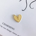 Close-up of heart-shaped cream shell pendant with gold beaded frame for DIY jewelry - Yellow (7#)