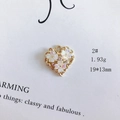 Ciondolo cuore 19x13mm, base in metallo dorato con fiori bianchi e dettagli in strass - Cuore Traforato Con Fiori (2#)