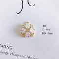 Dettaglio del ciondolo a ghirlanda floreale con fiori viola e cristallo centrale lucido - Stile Corona Di Fiori Sfumati (4#)