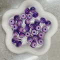 Perle a bolle in acrilico con strisce viola per gioielli fai-da-te su piatto bianco - Perlina Rotonda a Strisce Aurora Viola (A88#)