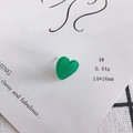 Dettaglio orecchino a cuore in acrilico verde con glitter e ago in argento 925, 14x16mm - Verde Smeraldo (4#)