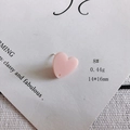 Dettaglio macro di un orecchino a cuore rosa 14x16mm con foro per gioielli fai-da-te - Rosa Chiaro Opaco (8#)