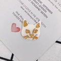 Macro view of white acrylic cat pendant with gold glitter ears on invitation card - White Glitter Style (4#)