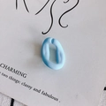 Détail d'un anneau ovale ouvert en acrylique bleu clair mat pour bijoux DIY - Bleu Clair (4#)