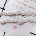 Nahaufnahme von unregelmäßigen natürlichen Rosenquarz-Splittern für DIY-Schmuck - Zartrosa Stil(5#)