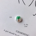 Dettaglio di perla in acrilico 12mm bianca con palma smaltata verde per gioielli fai da te - Stile Palma Tonda (16#)