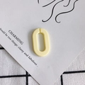 Mattgelbe ovale Acryl-Glieder für DIY-Schmuck auf weißer Karte mit Karostoff - Hellgelb (7#)