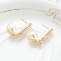 Elegante J-förmige Goldohrringe mit glänzenden Perlen und funkelnden quadratischen Zirkonia - J-Form Perle Zirkonia Reihe / J-Form Stil B
