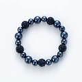 Detalle de pulsera de cuentas azul marino con perlas de seda y bolas de strass brillantes - Cuentas Azul Real Con Bola de Strass Azul