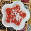 Perles de disco rouges étincelantes pour la création de bijoux DIY sur un plateau blanc - Rond / 8mm / Orange