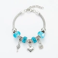 Böhmisches Silber-Schlangenarmband mit himmelblauen Perlen und Herzanhänger - Blau