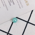 Perla redonda azul lago con medio agujero pulida para joyas DIY y accesorios de pelo - Azul