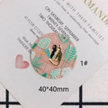 Ciondolo tondo artistico 40mm in acrilico con illustrazione donna e leopardo per fai-da-te - Illustrazione Femminile Leopardo Stile Tondo (1#)