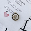 Detail of a 23x20mm round pearl pendant with gold accents on artistic background - Black (4#)
