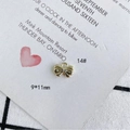 Detalle macro de colgante de lazo dorado de 9x11mm con aro para hacer joyería - Estilo de Lazo Pulido 3D (14#)
