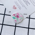 Detail van 35mm witte marmeren acryl hanger met 3D roze bloem- en bladreliëf - Rond 35mm / Marmertextuur Roze Floral (2#)