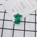 Détail du pendentif fleur en mousseline verte avec calotte dorée pour bijoux artisanaux - Style Mousseline Émeraude (16#)