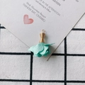 Vista macro de colgante de rosa de tela verde menta con hilo dorado para joyería DIY - Verde Menta (12#)