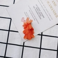 Vue macro détaillée du pendentif fleur en tissu orange pour accessoires de boucles d'oreilles - Style Tissu Orange (19#)