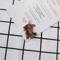 Détail d'un pendentif gland fleur en mousseline marron avec capuchon doré ciselé - Style Marron Foncé (25#)