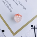Transluzenter rosa Erdbeer-Anhänger aus Harz mit weißen Punkten für DIY-Schmuck - Mattrosa (7#)