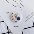 Detalle de colgante de arcilla polimérica de 33mm con flores 3D coloridas y orificio de colgar - Estilo Redondo Crema Enredadera Colorida (12)