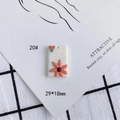 Detalle macro del colgante rectangular DIY 29x18mm con flor rosa 3D y pequeñas cuentas - Estilo Rectangular Crema Flores 3D Rosas (20)