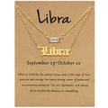 Detailansicht der Libra Sternzeichen Goldkette mit Geburtsstein auf Karte - Waage