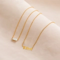 Ensemble de deux colliers dorés avec pendentif opale et lettrage du signe Libra - Balance