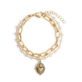 Zweilagiges Goldkettenarmband mit klaren Perlen und herzgeprägtem ovalem Anhänger - Armband / Gold Herz Stil