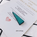 Détail de perle triangulaire en bois bleu canard 40x14x5mm pour bijoux DIY - Triangle Sarcelle (40x14x5mm)
