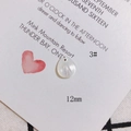Detail of a 12mm leaf-shaped white mother of pearl pendant with radial texture - Teardrop Leaf Shape (3#) / 12mm