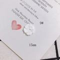 Détail macro de fleur en nacre de 15mm pour la création de bijoux DIY et broches - Composant de bijou blanc 15mm (9#)