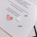 Vue macro d'une fleur en nacre blanche de 10mm pour la création de bijoux et l'artisanat - Fleur blanc mat 10mm (16#)