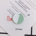 Detail eines 25mm runden Resin-Anhängers in Minzgrün und Dalmatiner-Muster für DIY - Minzgrün Patch Geflecktes Muster (4#)