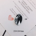 Detalle del colgante ovalado de resina jaspeada en blanco y negro de 25x16x4mm - Ovalado Patrón de Mármol Blanco y Negro(6#)