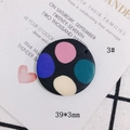 Makro-Detail eines 39x3mm bunt gepunkteten Harzanhängers für DIY-Ohrringe und Schmuck - Schwarz Mit Farbigen Punkten (3#)