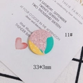 Nahaufnahme der 33mm runden geometrischen Ohrring-Komponente mit rosa und blauem Kontrast - Rosa Gelb Blaue Geometrie (11#)