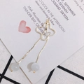 Détail de boucle d'oreille papillon doré avec chaînes à franges et perles œil-de-chat - Style Papillon Or avec Frange (6#)