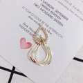 Macro-opname van gelaagde gouden druppelhangers accessoires met glanzende zirkonstenen - Goud Meerlaagse Waterdruppel Stijl (2#)