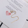 Detail of a gold heart drop earring with cubic zirconia pavé and fine chain on a wedding card - Heart Shape (3)