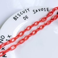 Gros plan de maillons de chaîne en résine orange corail sur assiette pour bijoux DIY - Orange Corail (10#)