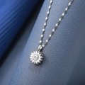 Collana rotante a girasole con petali in zircone su catena a labbro in acciaio inossidabile - Platino