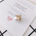 Detailed view of heart-patterned gold metal cap with rhinestones on a white pearl pendant - White Faux Pearl Style (5#Pearl)