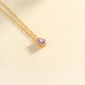 Elegante collana dorata con ciondolo in pietra preziosa viola a forma di pera - Oro-Giugno