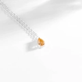 Elegante collana in acciaio inossidabile con ciondolo a goccia in pietra arancione - Argento-Novembre