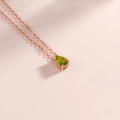 Elegante collana in oro rosa con ciondolo a goccia in pietra portafortuna verde smeraldo - Oro Rosa-Agosto