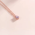 Elegante collana in oro rosa con ciondolo in zirconia viola a taglio a pera - Oro Rosa-Luglio
